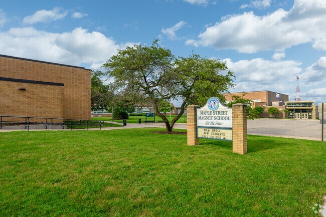 The Maple Street Magnet School is a public arts middle school located in Kalamazoo.