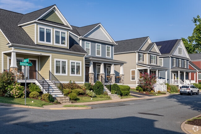 Craftsman Style Homes are plentiful in the beautiful neighborhood of Ridge Street.