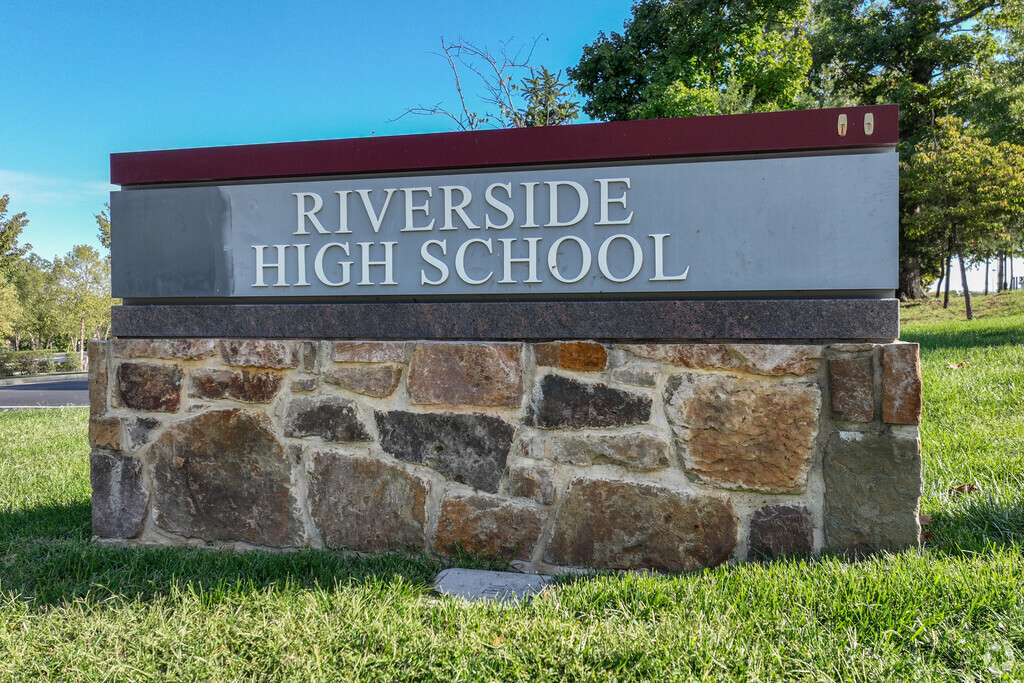 Riverside High, Leesburg VA Rankings & Reviews - Homes.com