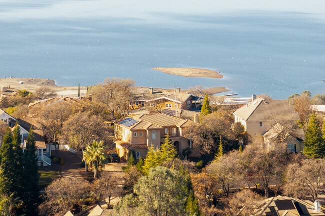 Some El Dorado Hills homes sit close to the shore of Folsom Lake.