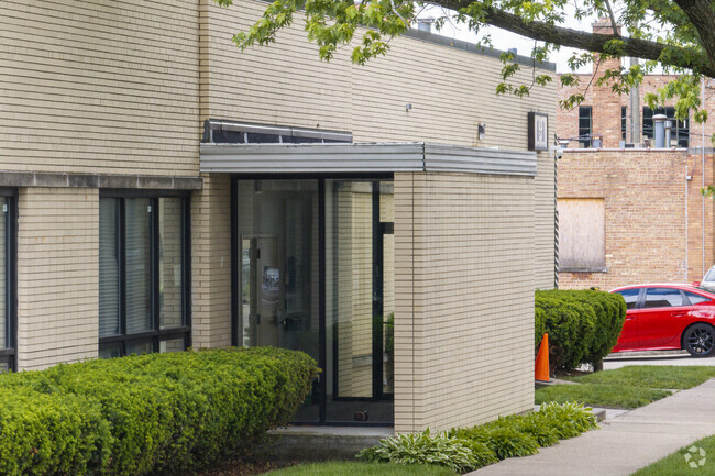 Private schools in North Park include the faith based Yeshiva Eitz Chaim.