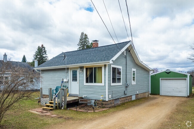 The median home price in Shawano like this cottage is $212,000.
