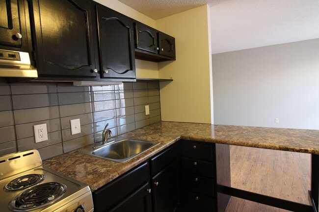 1106-1110 Kent Circle, Waterloo, IA 50701 - photo 5