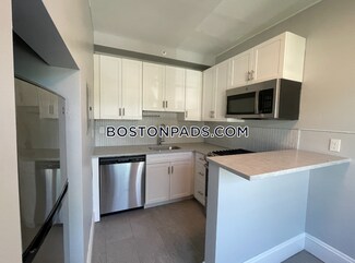 233 Lafayette St Unit 4, Salem, MA 01970