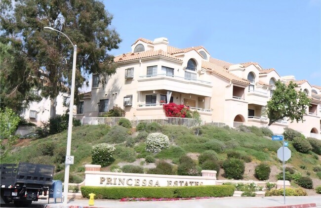 18123 Erik Ct unit 357, Canyon Country, CA 91387 - photo 2