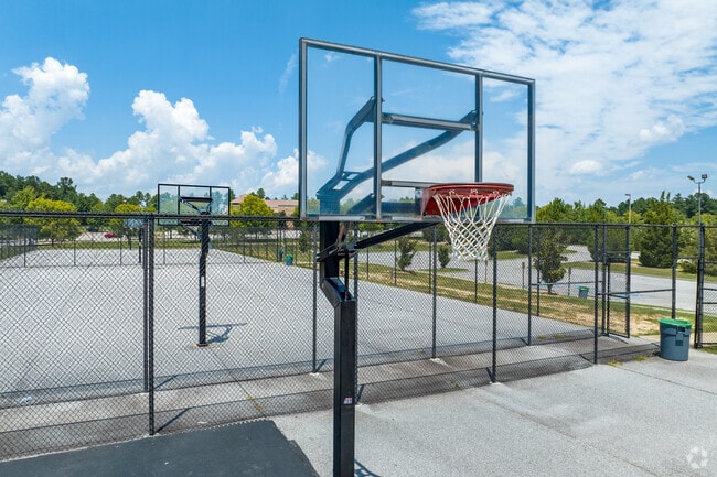Diamond Lakes Regional Park offers numerous basketball courts.