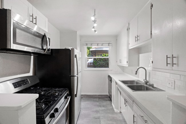 2001 N Beachwood Dr unit 10A, Los Angeles, CA 90068 - photo 5