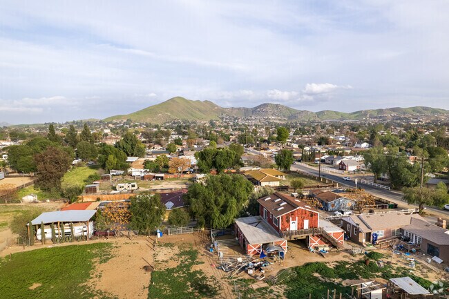 Norco Farms is a great neighborhood for living, working and playing in Norco, California.