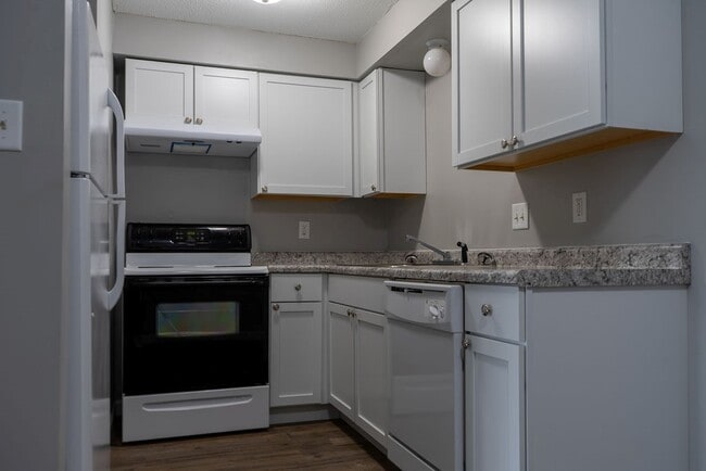 Tiffany Pointe, Peoria, IL 61614 - photo 2