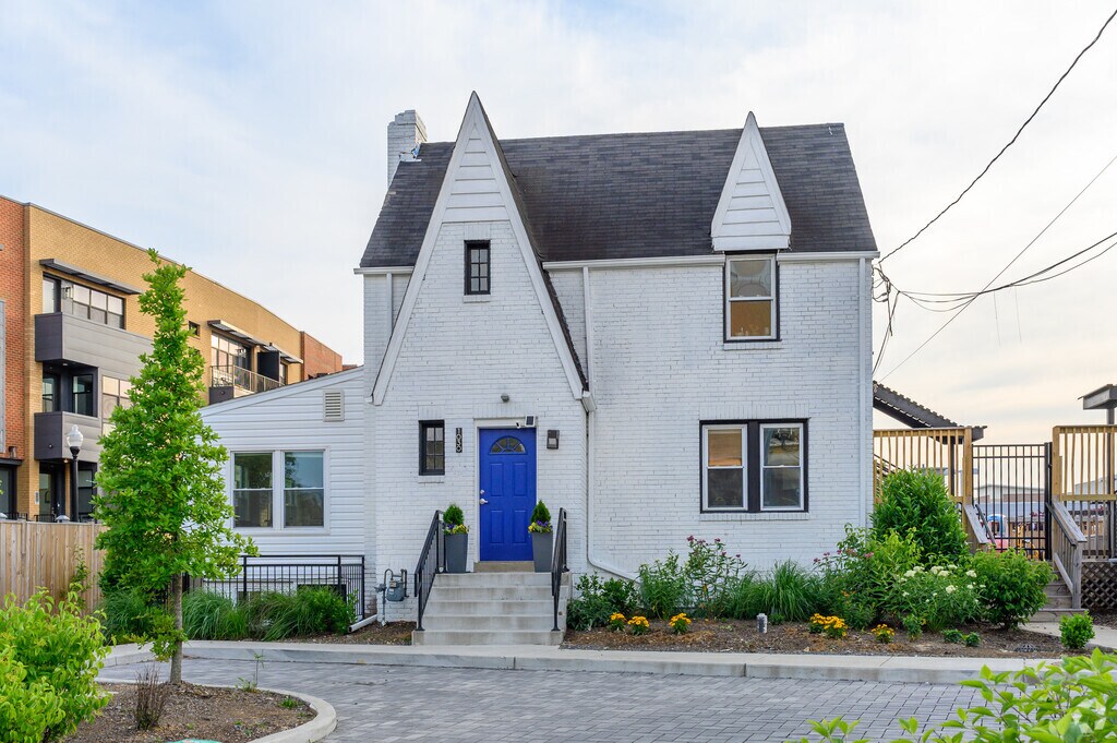 Kids in Arlington Village can attend the Metta Montessori School in Arlington, VA.