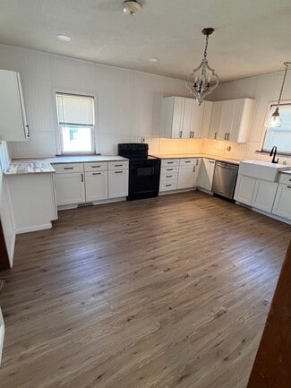 2400 Dewitt Ave, Mattoon, IL 61938