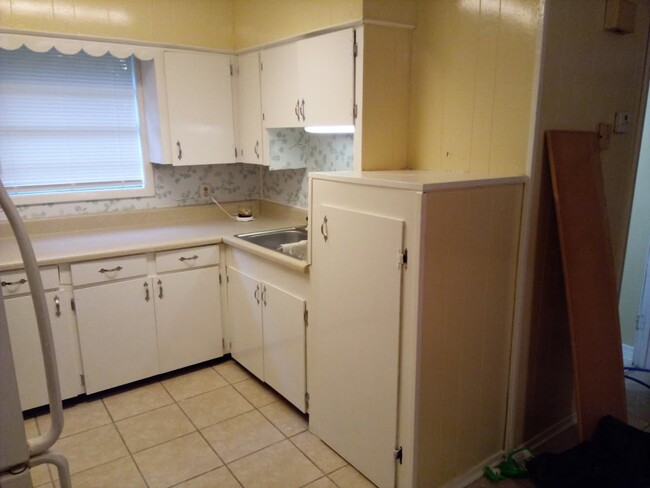 Kitchen 2 of 2