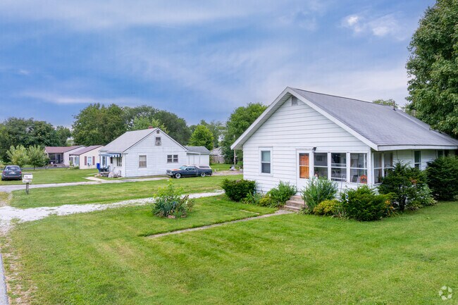 The average home size in Darrough Chapel is 1,200 square feet.