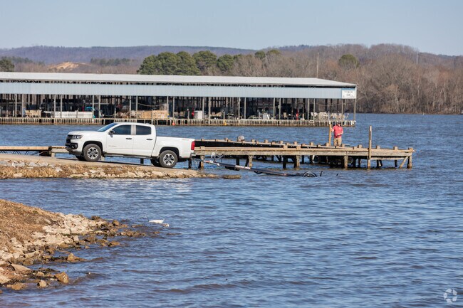 Jackson County Park has a boat launch for pleasure boaters, fishermen, and jet skis.