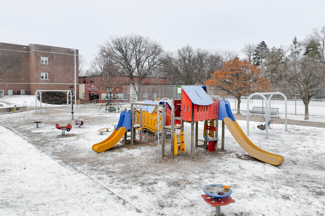 At Groveland Park Elementary, 42% of students scored at or above the proficient level for Math.