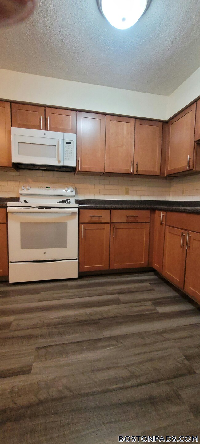 4 April Ln Unit 15, Lexington, MA 02421