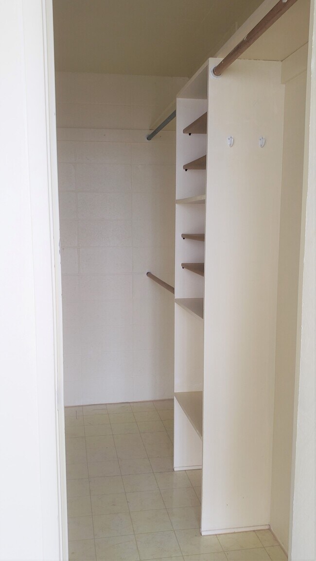 Walk-in closet