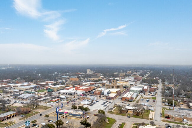 Gainesville may be small but offers lots of shopping, dining, and parks to residents.