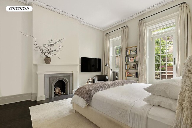 29 Bethune St, New York, NY 10014 - photo 2