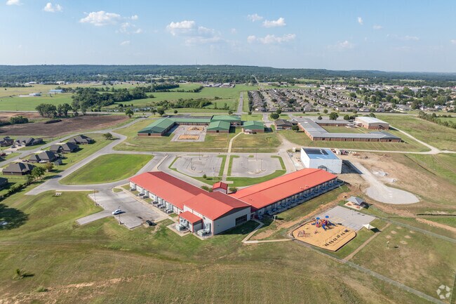 Children can easily walk or bike to Skiatook Elementary School.