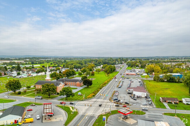 Benjamin Franklin Highway leads west out of Myerstown toward Lebanon.