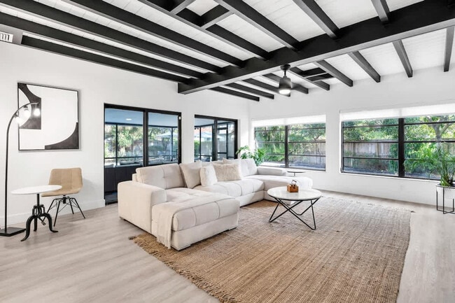 704 NE 2nd St unit ID1372332P, Pompano Beach, FL 33060 - photo 2