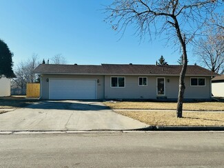 301 10 1 2 Ave E, West Fargo, ND 58078
