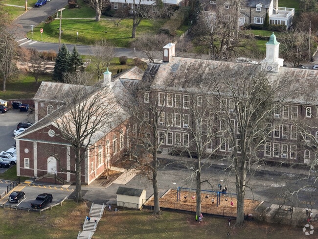 Fox Meadow Elementary School has an overall A- rating on Niche.