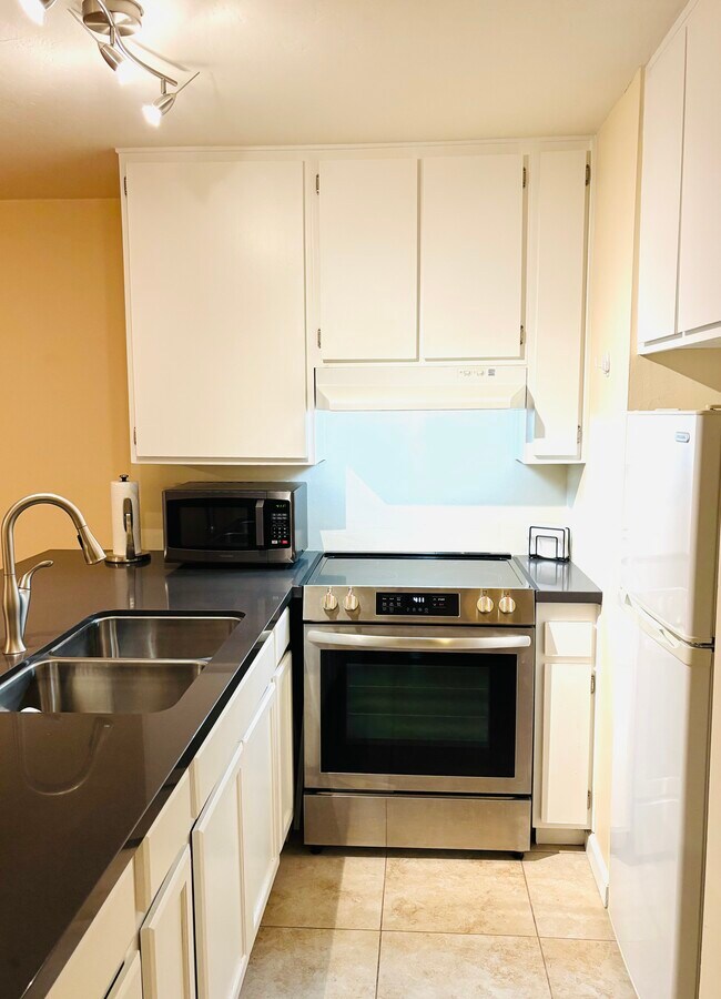 The Plaza Condominiums unit The Plaza Condominiu, San Diego, CA 92109 - photo 4