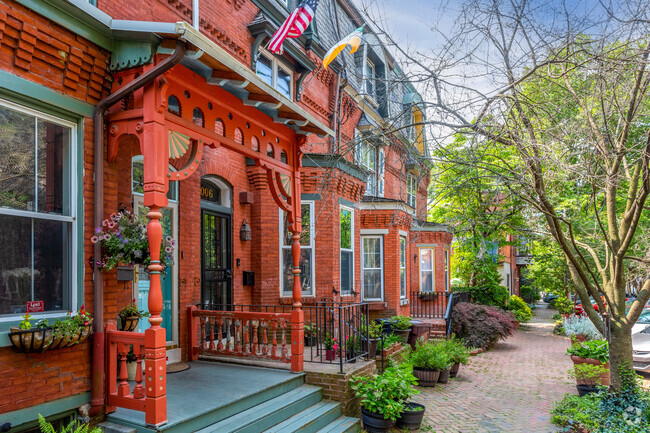 Homes in Downtown Wilmington are often brightly colored and made of brick.