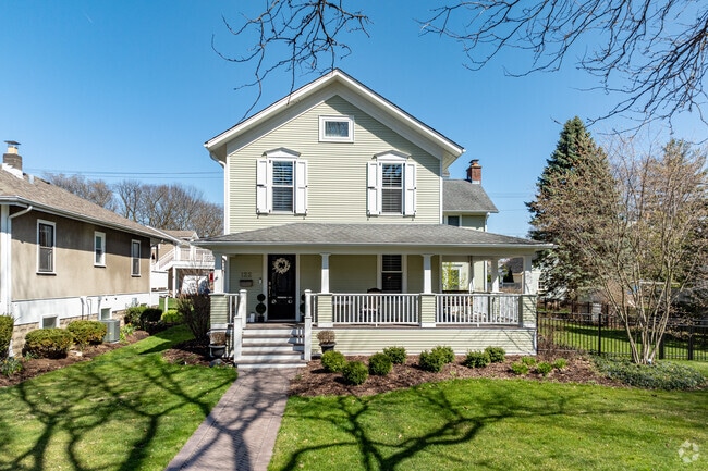 Two flat homes in walking distance of the train can be found in Naperville Historic District.