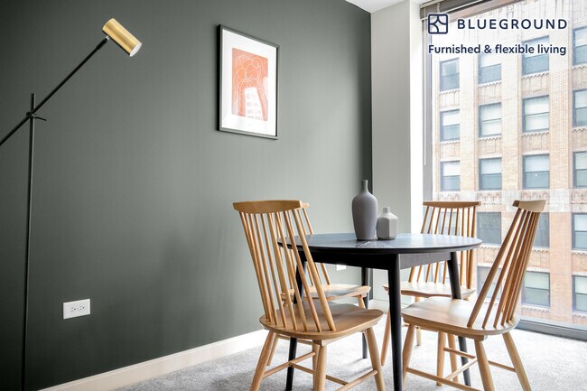 210 N Wells St unit FL19-ID282, Chicago, IL 60606 - photo 4