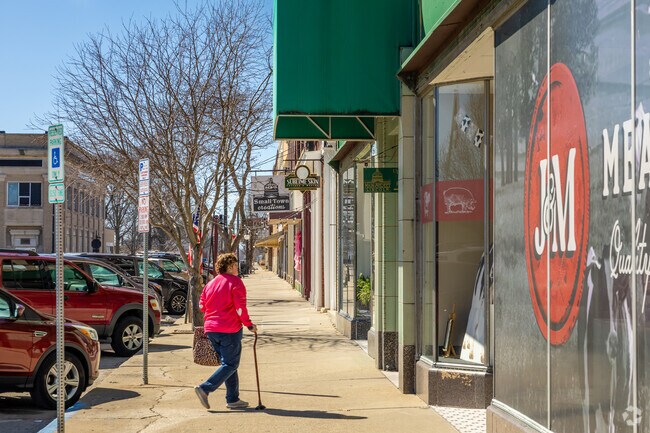 Downtown Lincoln has a central square where many local shops and restaurants are located.