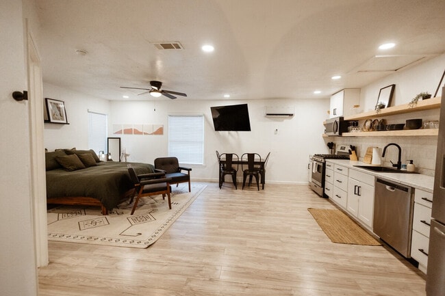 1824 N 12th St unit ID1352454P, Waco, TX 76707 - photo 3