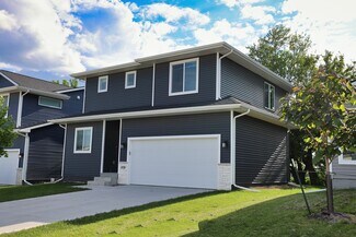 4728 167th St, Urbandale, IA 50323