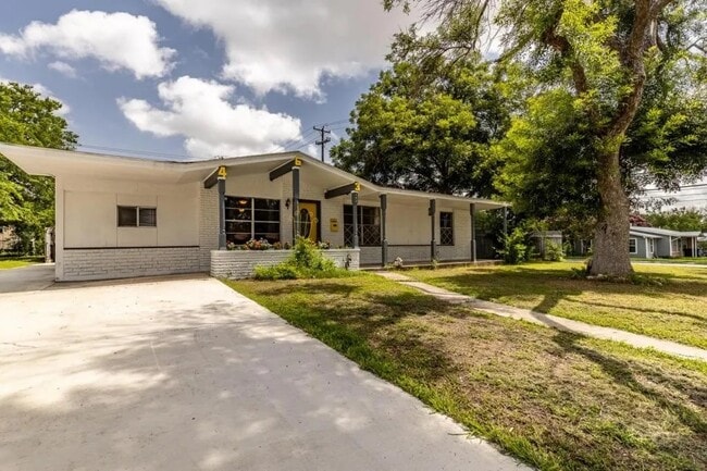 463 Sprucewood Ln, San Antonio, TX 78216 - photo 2