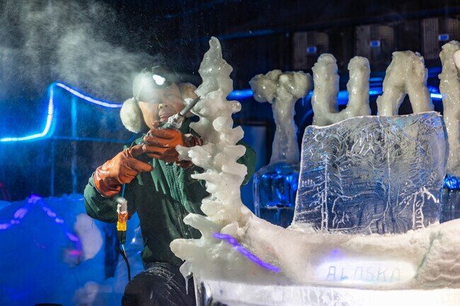 Watch ice sculptures come to life at the Fairbanks Ice Museum in Downtown.