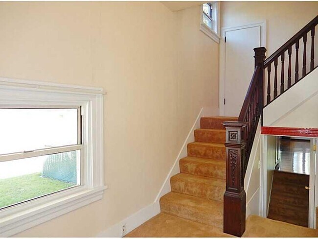 329 E Grandview Ave unit UPPER, Zelienople, PA 16063 - photo 7