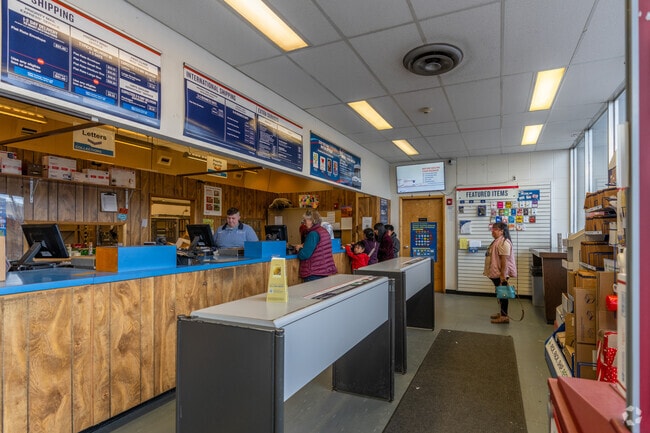 Moses Lake features a vibrant downtown scene.