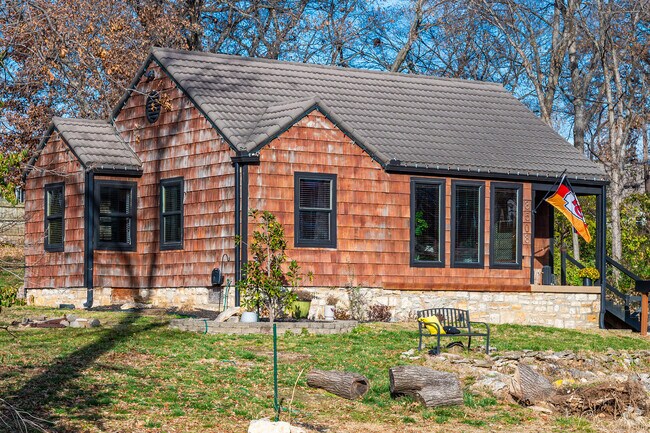 Cunningham Heights neighborhood homes offer natural styling attributes.