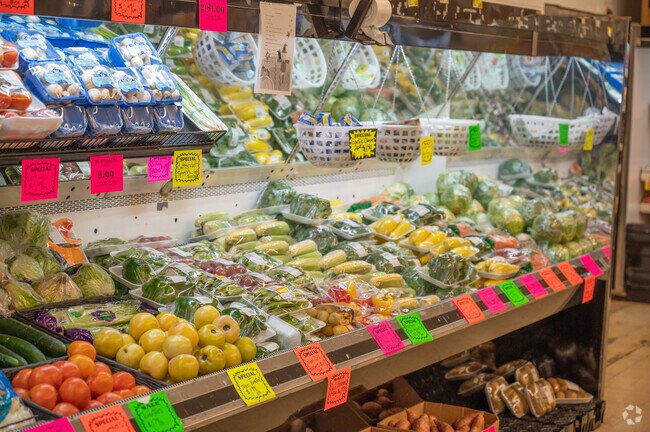 The Food Outlet in Vincent always has fresh produce.