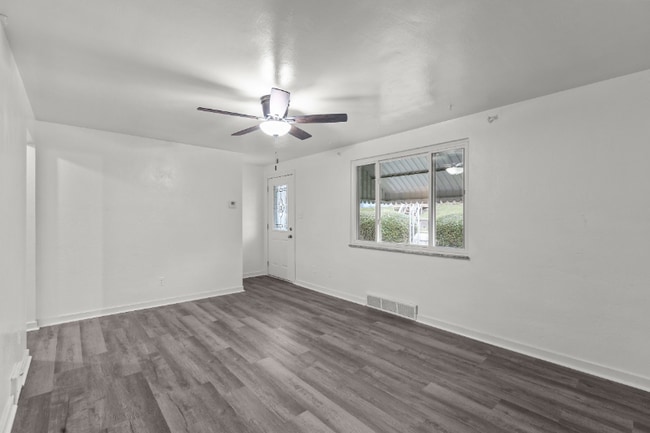 851 Florence Ave unit Florence, East Mc Keesport, PA 15035 - photo 4