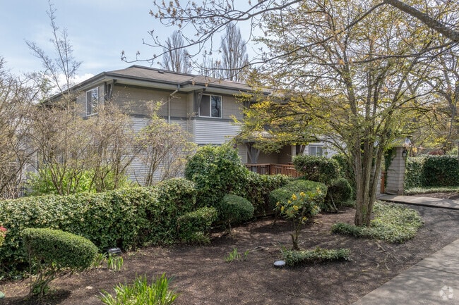 Ivy Ridge Apartments, Seattle, WA 98105 - photo 2