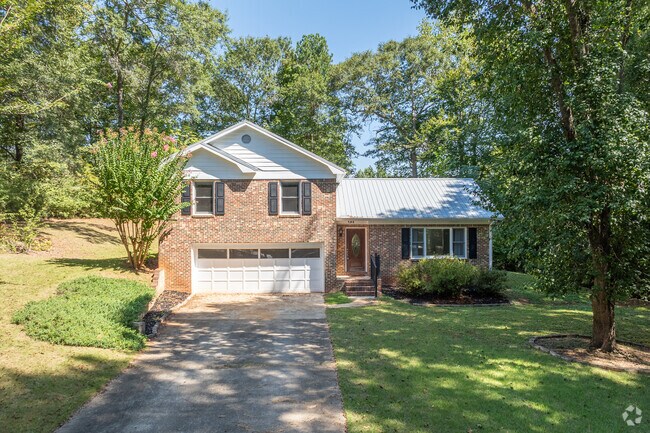 Berkley Hills is also also home to several split level style houses.
