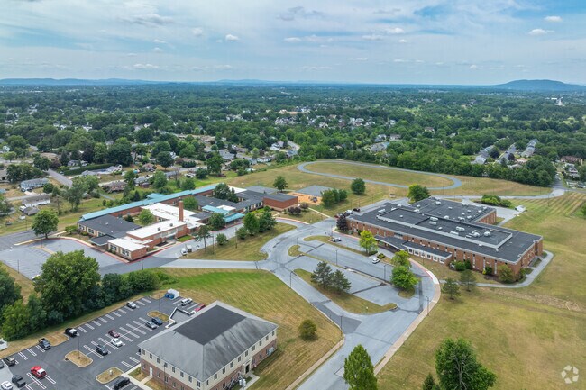 Linglestown Middle School is conveniently located next to Linglestown Elementary School.
