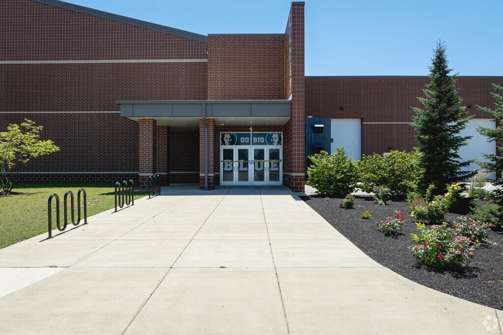Carey Elementary welcomes new students.