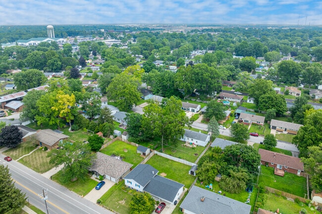 Edgelea is located just four miles south of downtown Lafayette.