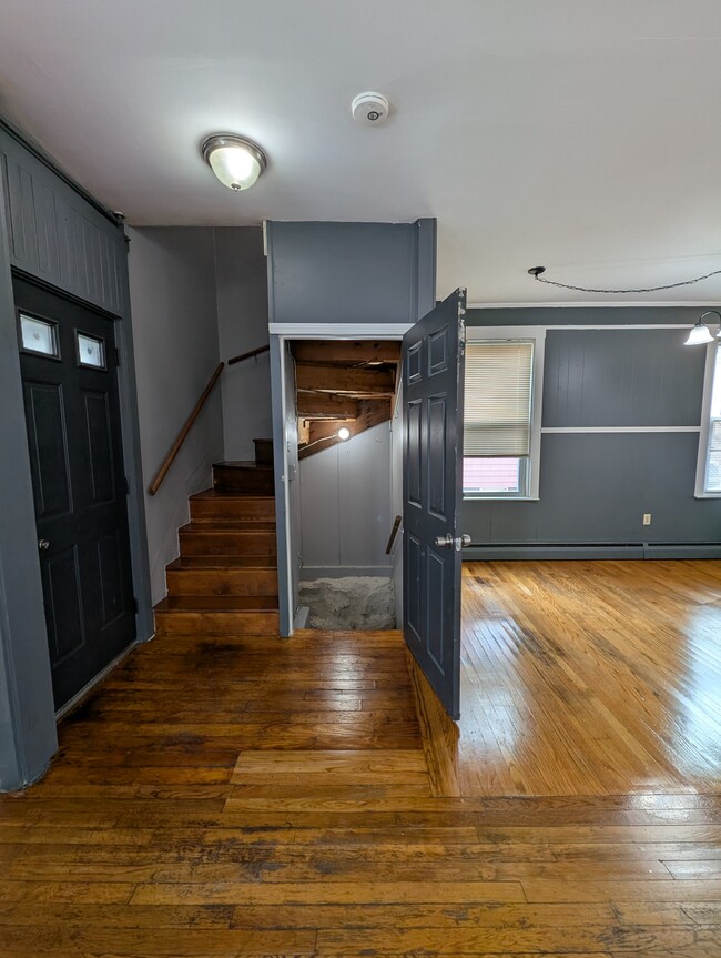 1332 Pleasant St, New Bedford, MA 02740