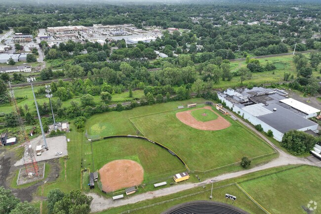 Iroquois Junior/Senior High School has a student-teacher ratio of 13 to 1.