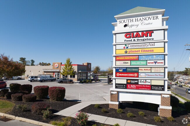 Parkville residents pick up groceries at the Giant in Hanover shopping center.